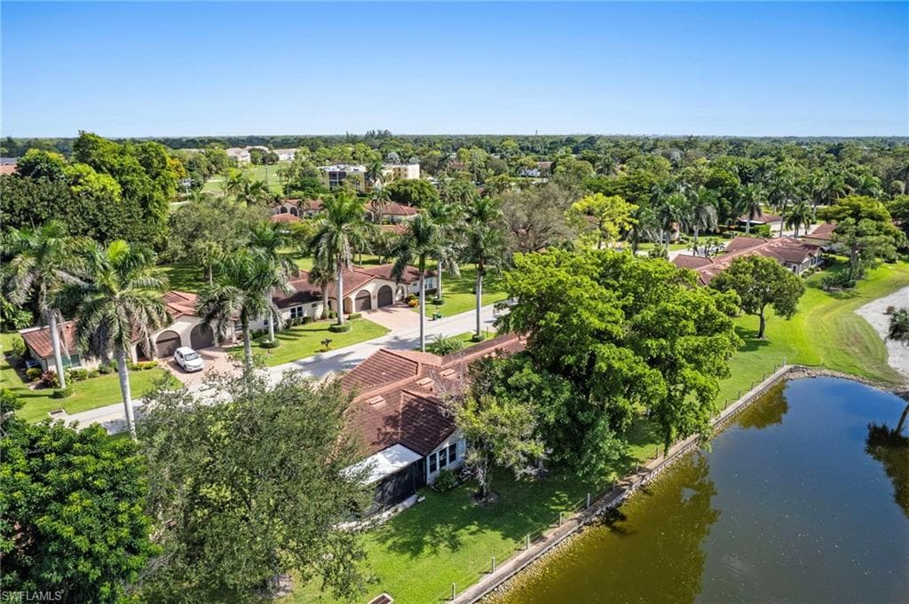 1037 Forest Lakes Dr 8d, Naples, FL 34105-40