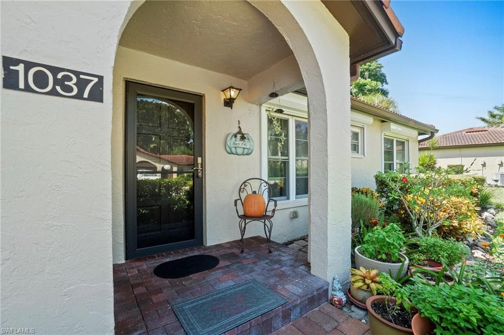 1037 Forest Lakes Dr 8d, Naples, FL 34105-3