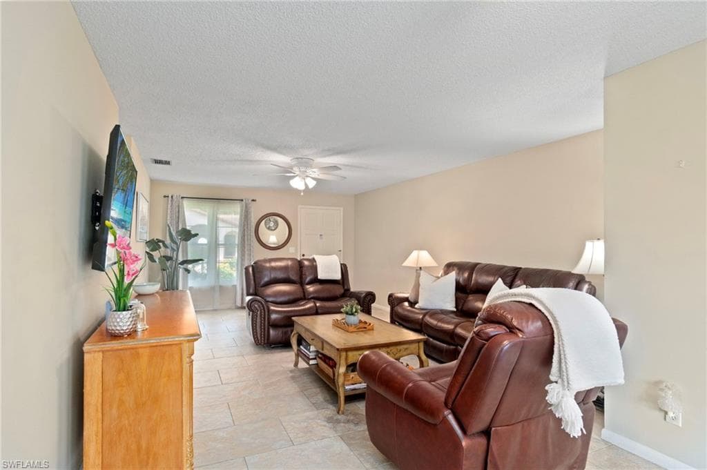 1037 Forest Lakes Dr 8d, Naples, FL 34105-5