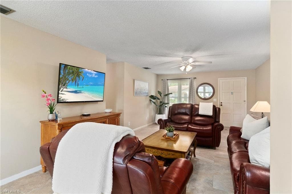 1037 Forest Lakes Dr 8d, Naples, FL 34105-6