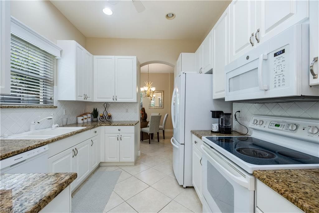 913 Vistana Cir 7, Naples, FL 34119-8