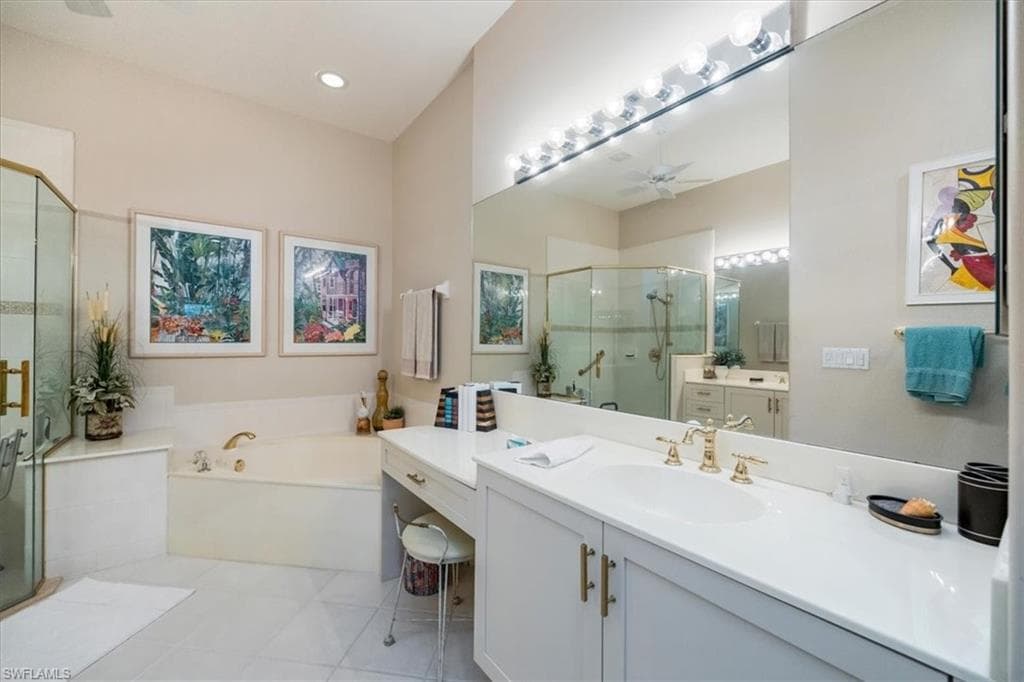913 Vistana Cir 7, Naples, FL 34119-19