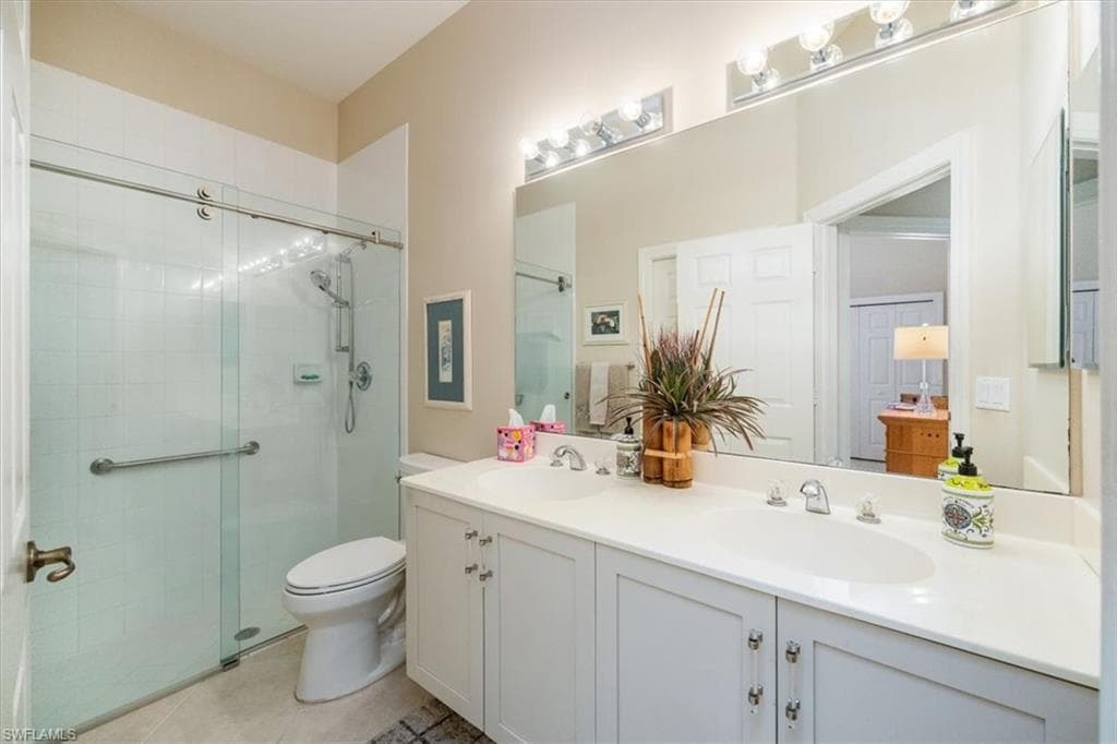 913 Vistana Cir 7, Naples, FL 34119-22