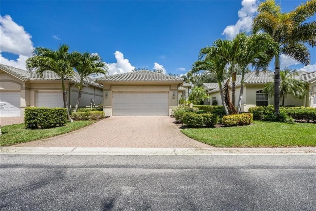 913 Vistana Cir 7, Naples, FL 34119-1