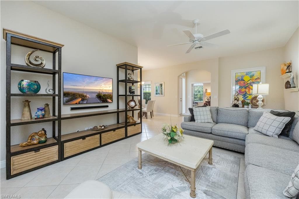 913 Vistana Cir 7, Naples, FL 34119-3