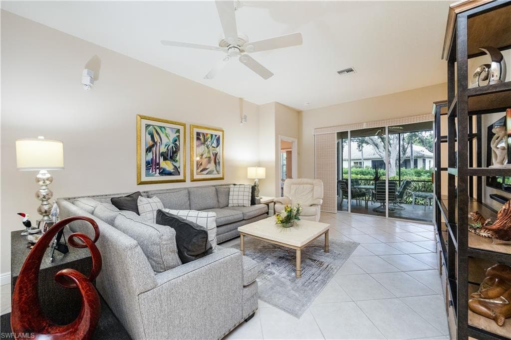 913 Vistana Cir 7, Naples, FL 34119-4