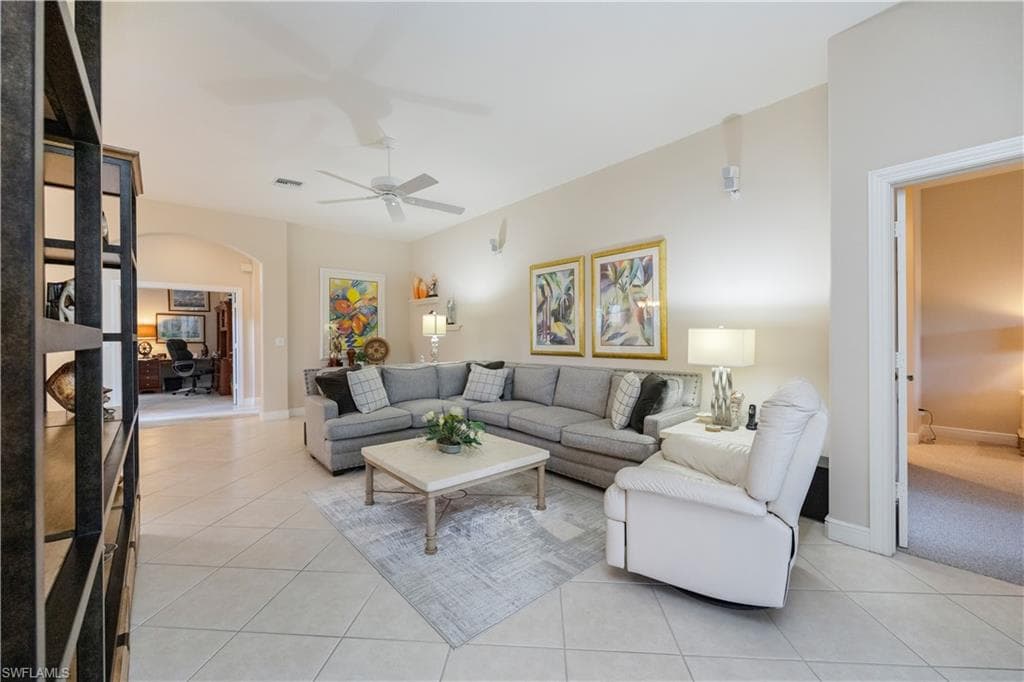 913 Vistana Cir 7, Naples, FL 34119-5