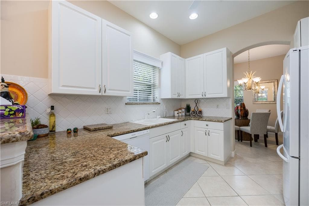 913 Vistana Cir 7, Naples, FL 34119-6