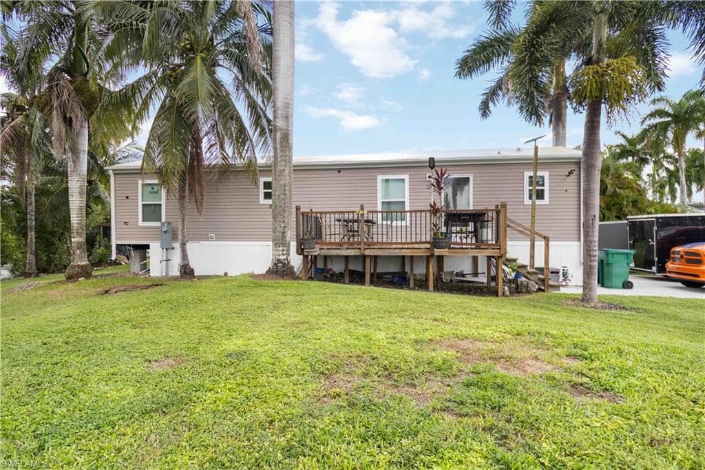 26 Flamingo Dr, Everglades City, FL 34139-2