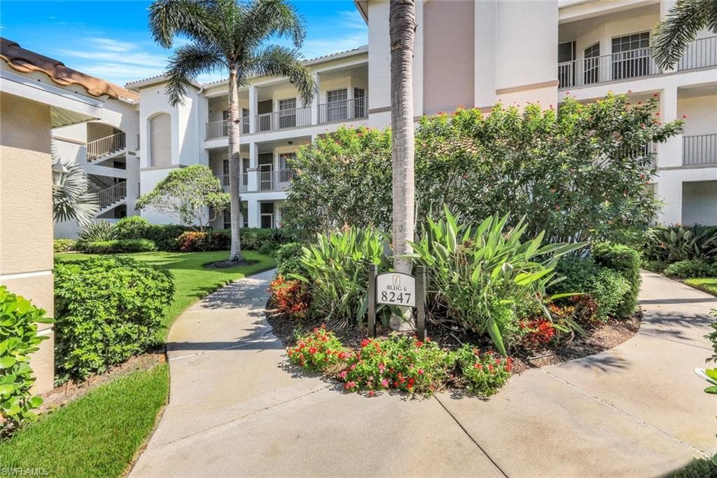 8247 Parkstone Pl 205, Naples, FL 34120-1