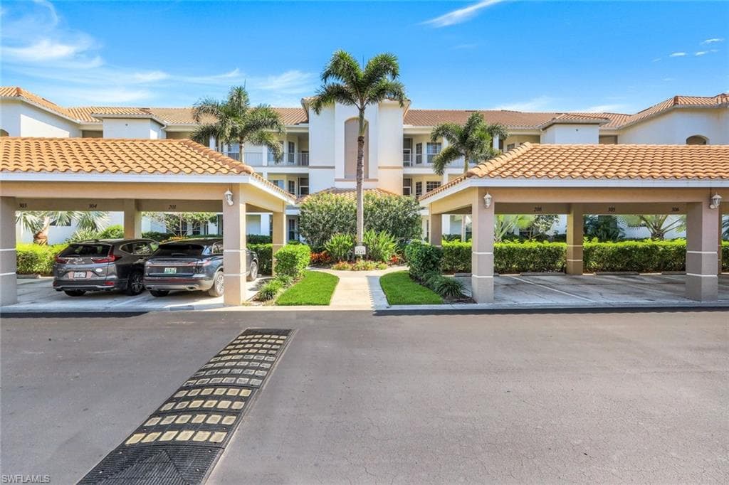 8247 Parkstone Pl 205, Naples, FL 34120-2