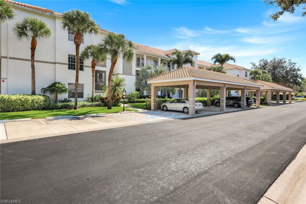 8247 Parkstone Pl 205, Naples, FL 34120-4
