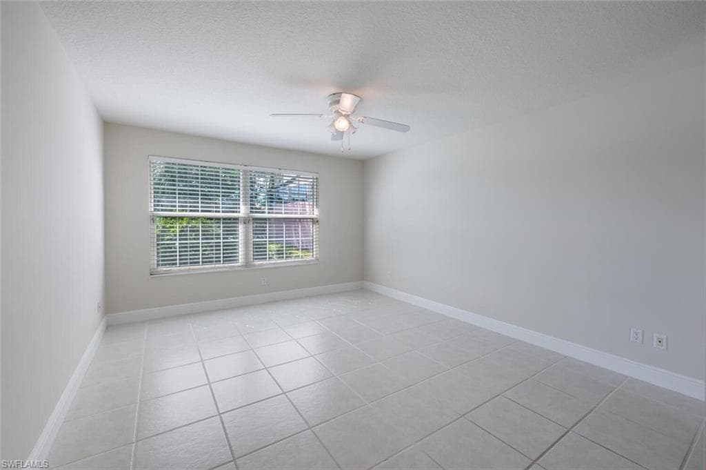 4231 Redonda Ln, Naples, FL 34119-11