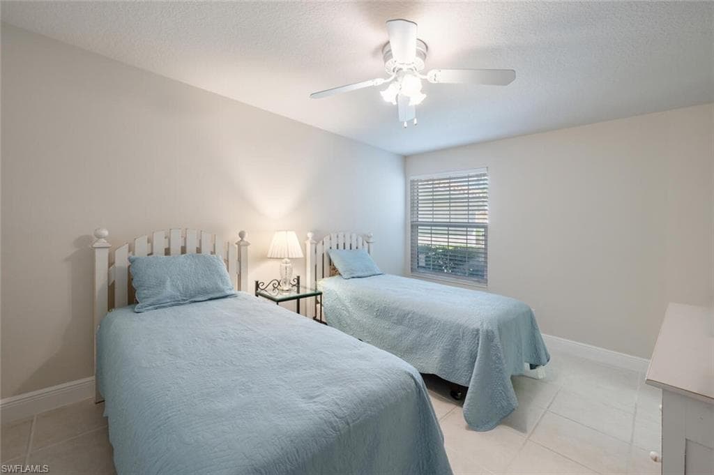4231 Redonda Ln, Naples, FL 34119-15