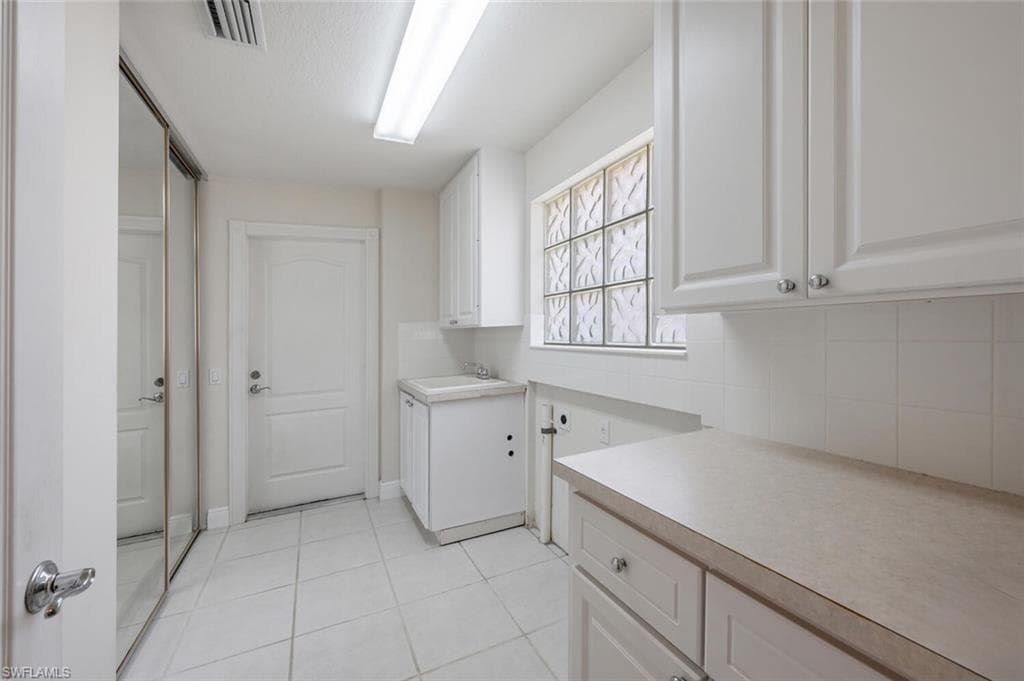 4231 Redonda Ln, Naples, FL 34119-16