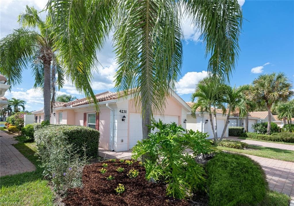 4231 Redonda Ln, Naples, FL 34119-2