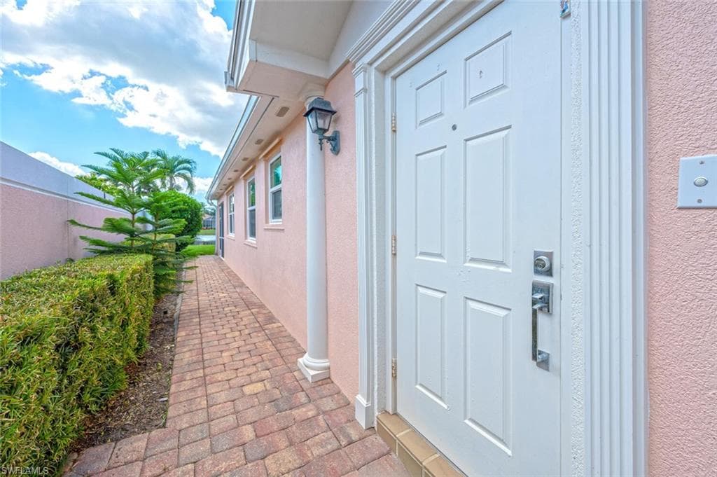 4231 Redonda Ln, Naples, FL 34119-3