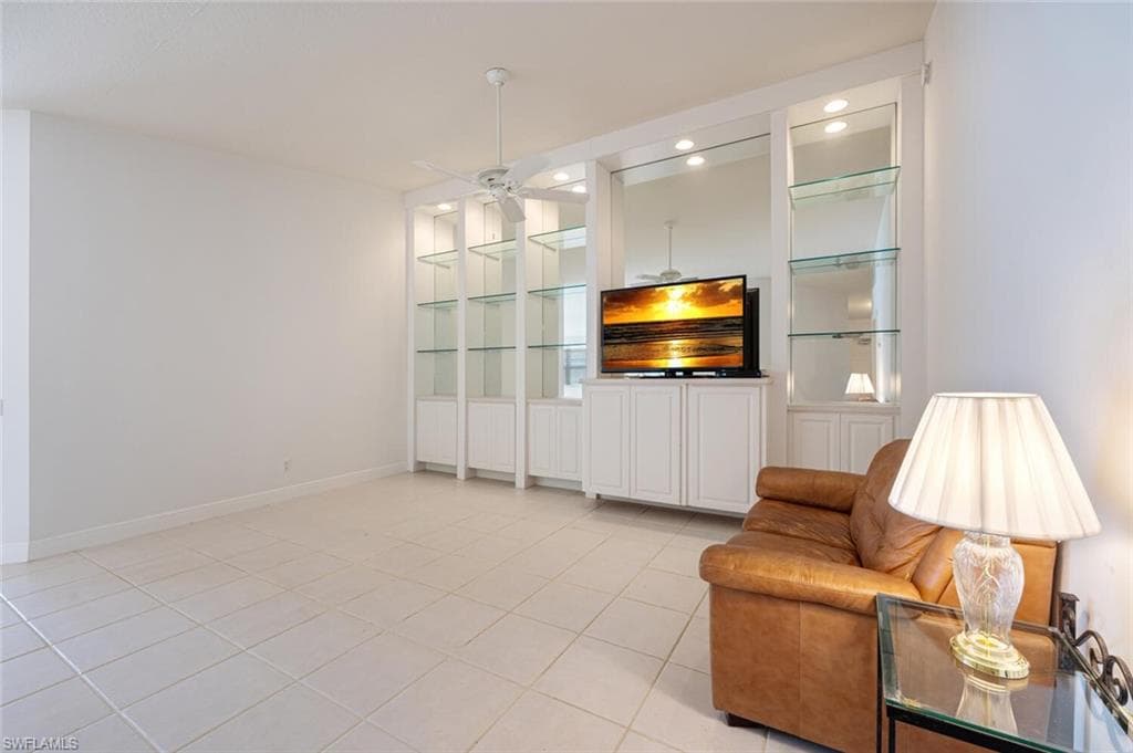 4231 Redonda Ln, Naples, FL 34119-4