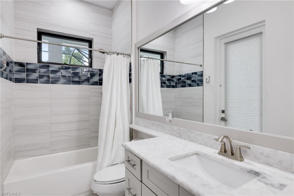 6423 Livingston Woods Ln, Naples, FL 34109-8