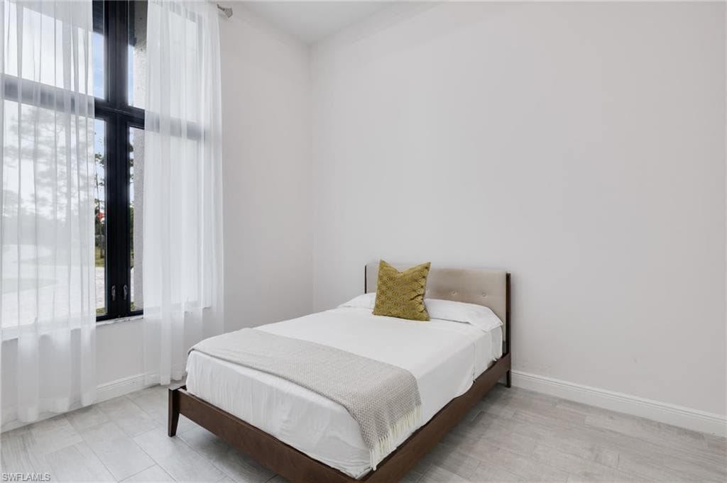 6423 Livingston Woods Ln, Naples, FL 34109-11