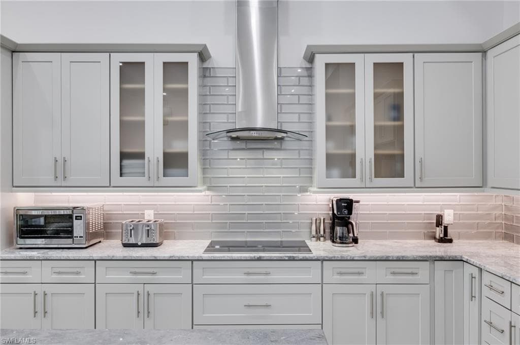 6423 Livingston Woods Ln, Naples, FL 34109-2