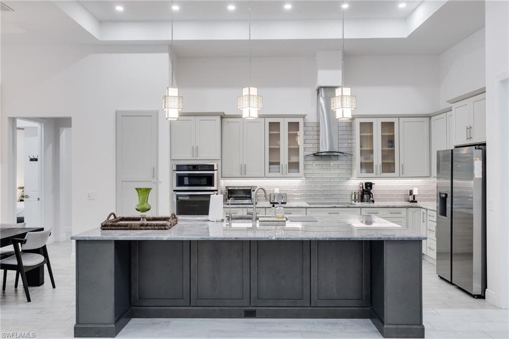 6423 Livingston Woods Ln, Naples, FL 34109-3