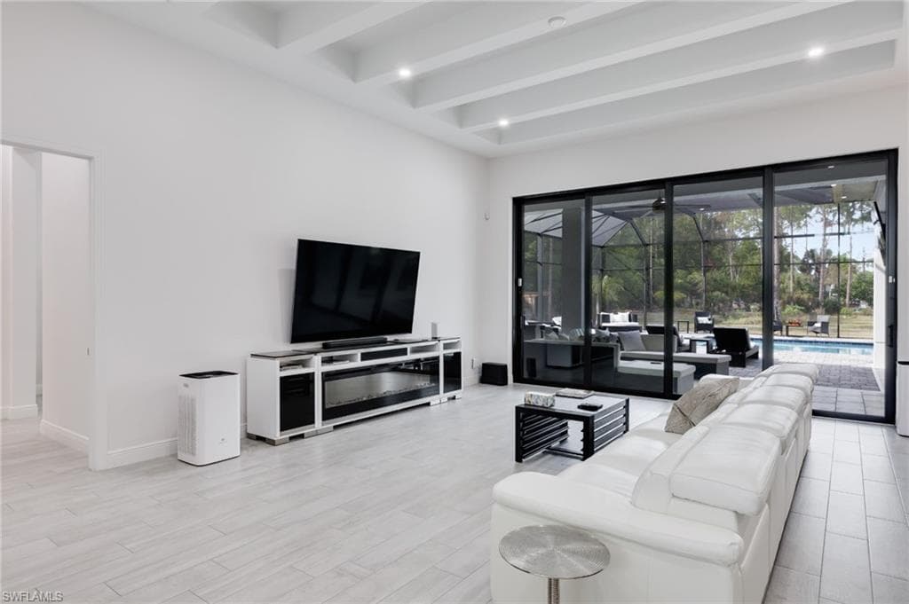 6423 Livingston Woods Ln, Naples, FL 34109-4