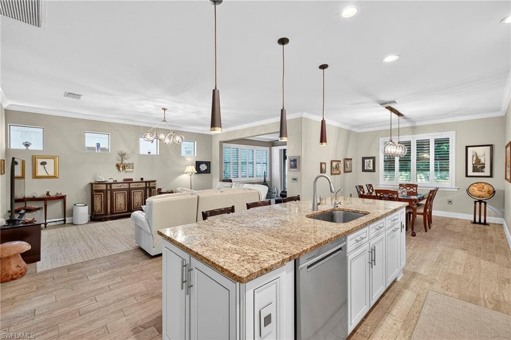 7507 Live Oak Dr, Naples, FL 34114-10