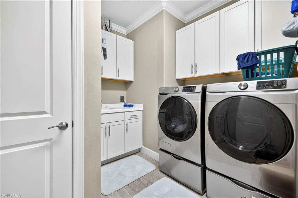 7507 Live Oak Dr, Naples, FL 34114-25