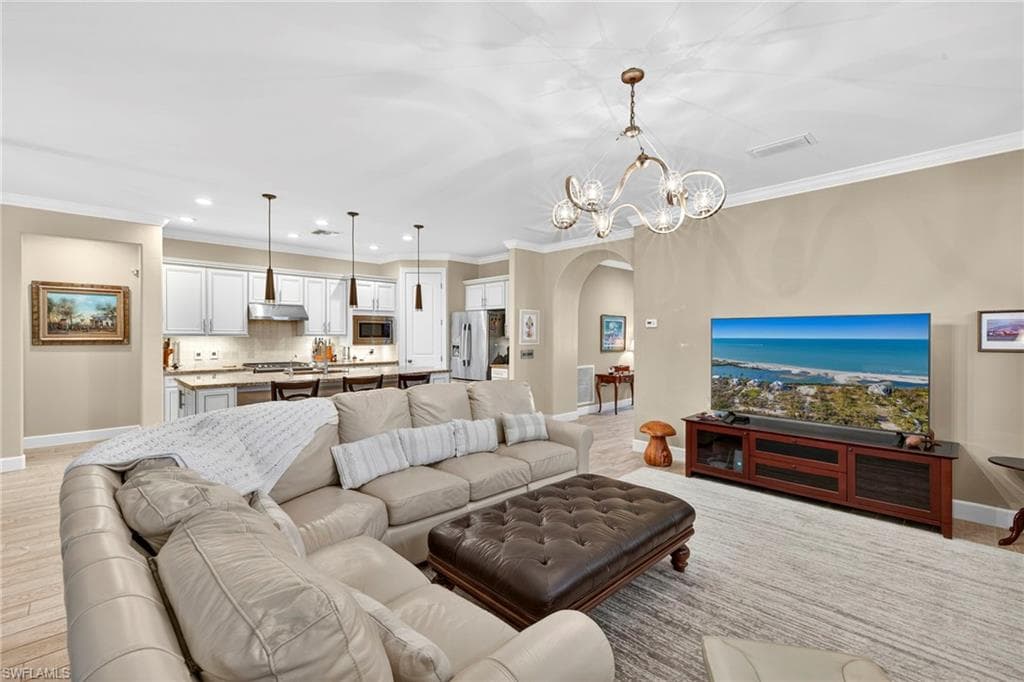 7507 Live Oak Dr, Naples, FL 34114-4
