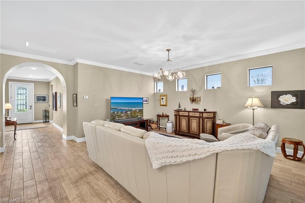 7507 Live Oak Dr, Naples, FL 34114-6