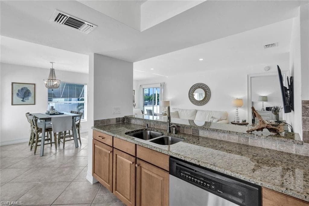 523 Club Side Dr 2-523, Naples, FL 34110-9
