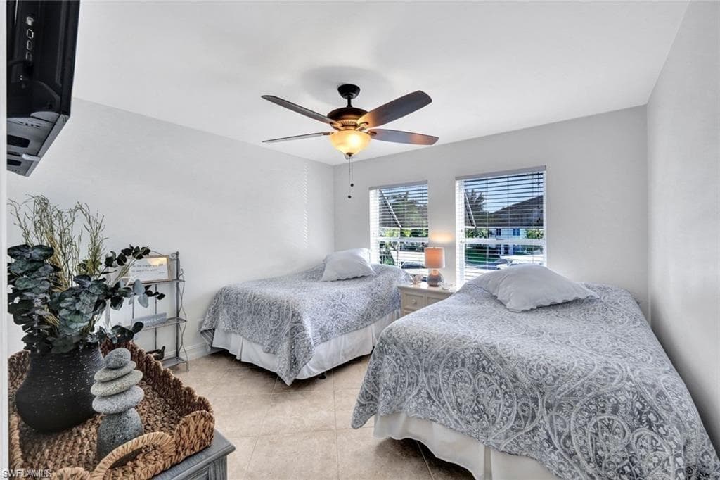 523 Club Side Dr 2-523, Naples, FL 34110-13