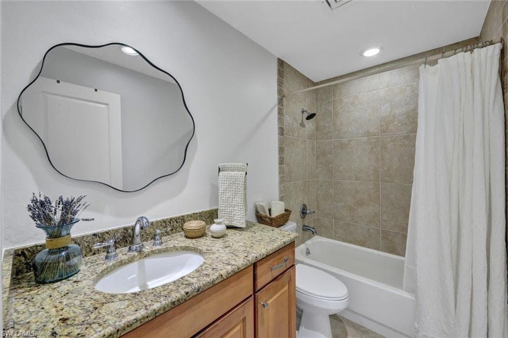 523 Club Side Dr 2-523, Naples, FL 34110-14