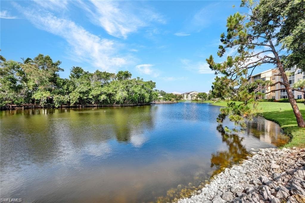 523 Club Side Dr 2-523, Naples, FL 34110-15