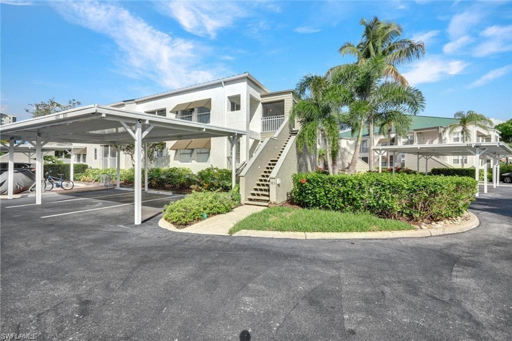 523 Club Side Dr 2-523, Naples, FL 34110-16