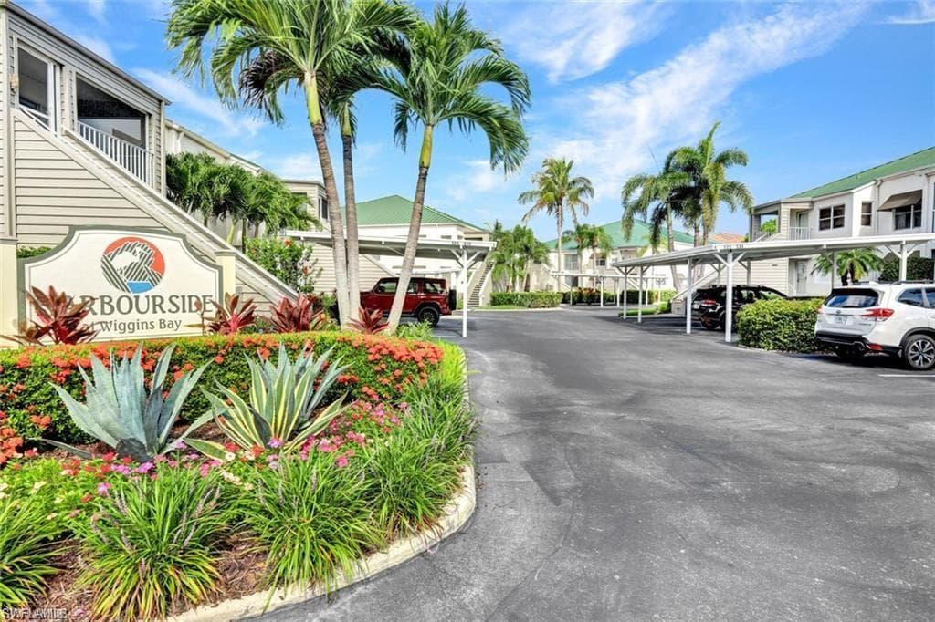 523 Club Side Dr 2-523, Naples, FL 34110-1