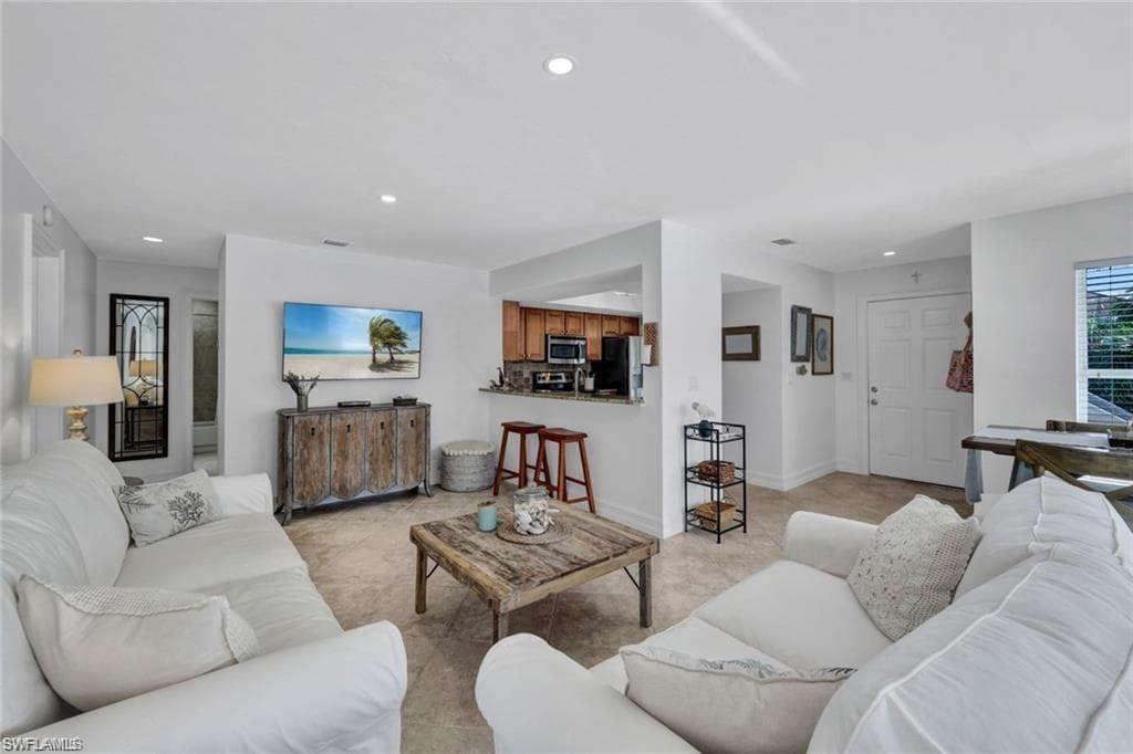 523 Club Side Dr 2-523, Naples, FL 34110-5