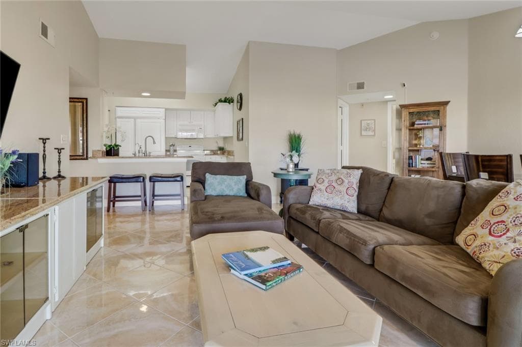 4680 Saint Croix Ln 537, Naples, FL 34109-4