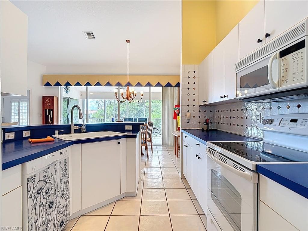 5300 Andover Dr 202, Naples, FL 34110-8