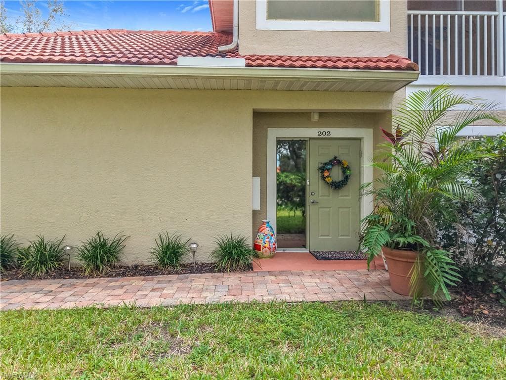 5300 Andover Dr 202, Naples, FL 34110-28
