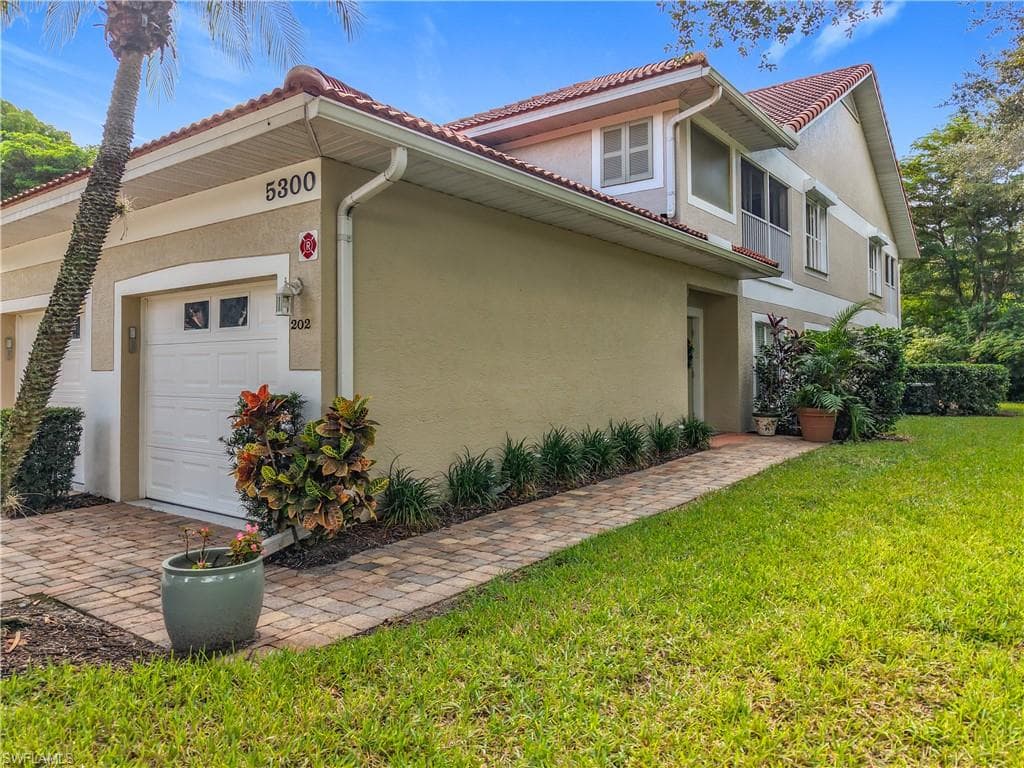 5300 Andover Dr 202, Naples, FL 34110-29