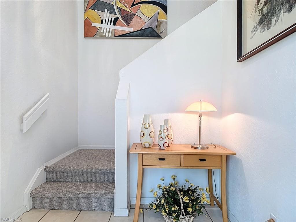 5300 Andover Dr 202, Naples, FL 34110-3