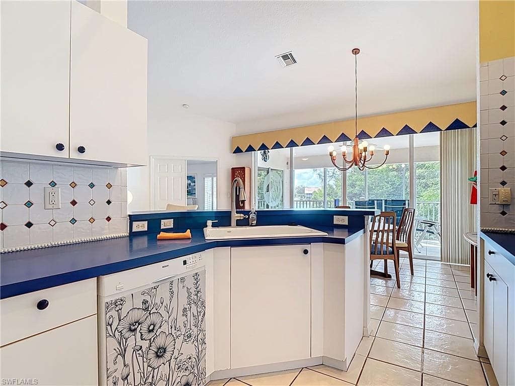 5300 Andover Dr 202, Naples, FL 34110-5