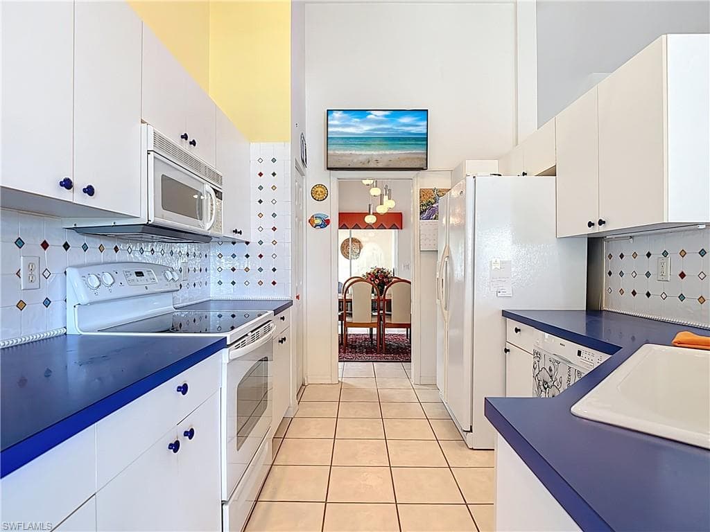 5300 Andover Dr 202, Naples, FL 34110-6