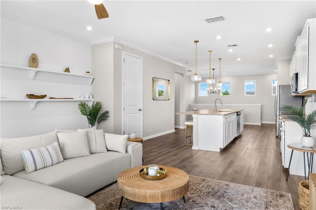 4607 Arboretum Cir 202, Naples, FL 34112-9