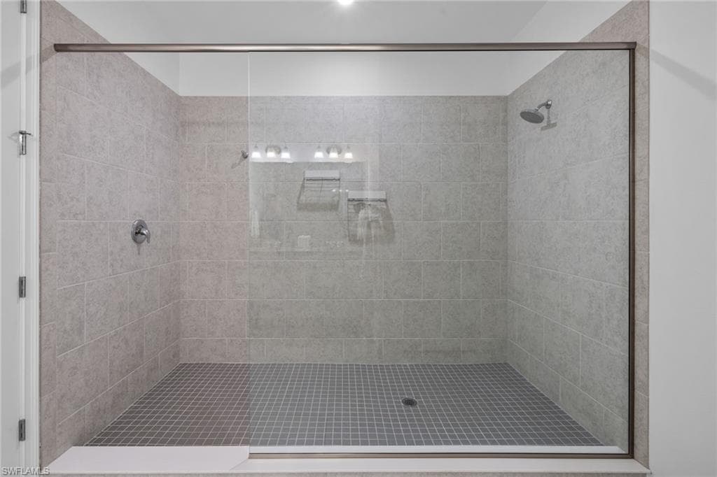 4607 Arboretum Cir 202, Naples, FL 34112-24
