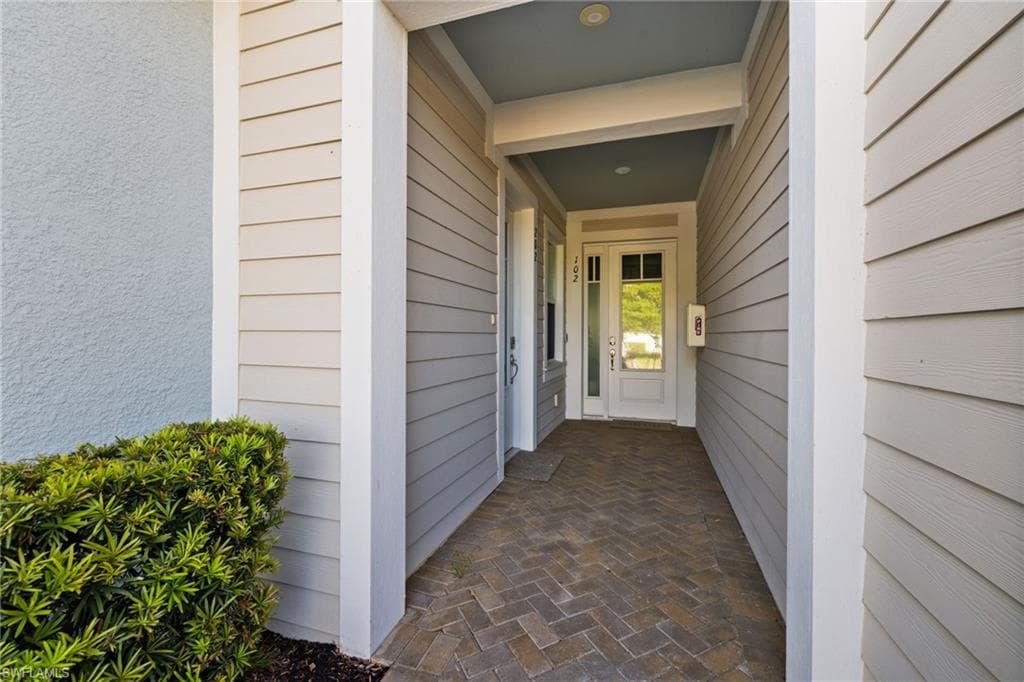 4607 Arboretum Cir 202, Naples, FL 34112-36