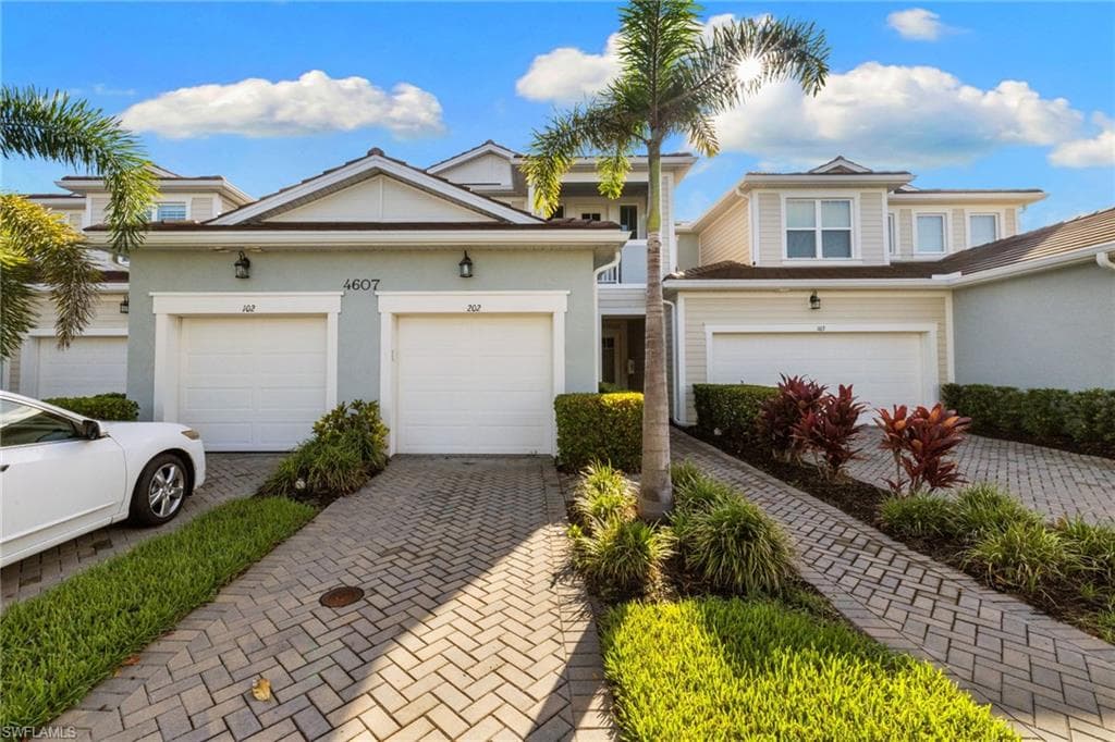 4607 Arboretum Cir 202, Naples, FL 34112-37