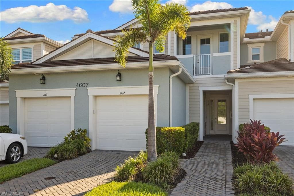 4607 Arboretum Cir 202, Naples, FL 34112-2